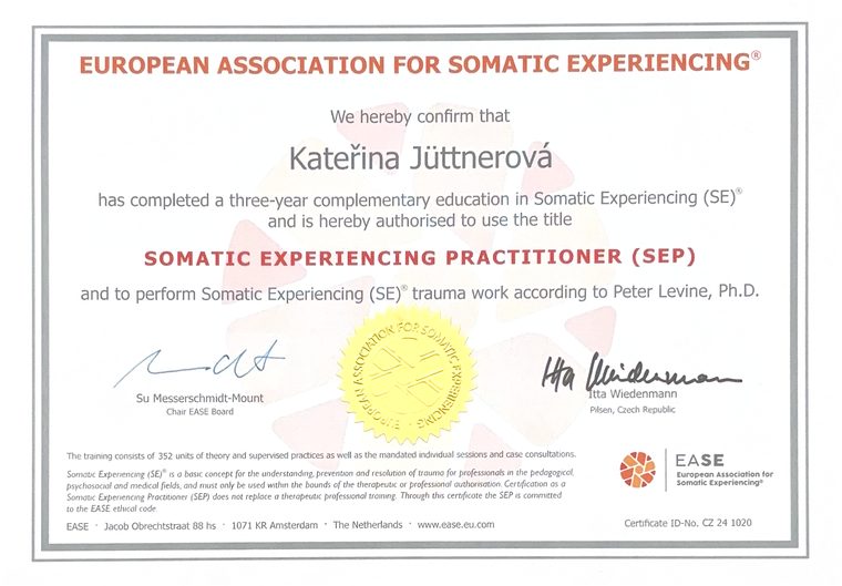 Osvědčení European Association for Somatic Experiencing pro Kateřinu Jüttnerovou, titul Somatic Experiencing Practitioner, číslo CZ 24 1020.